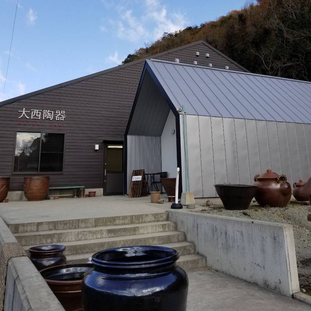位於德島縣的百年窯場，2014年遷移新址，增建陶藝教室與藝廊。